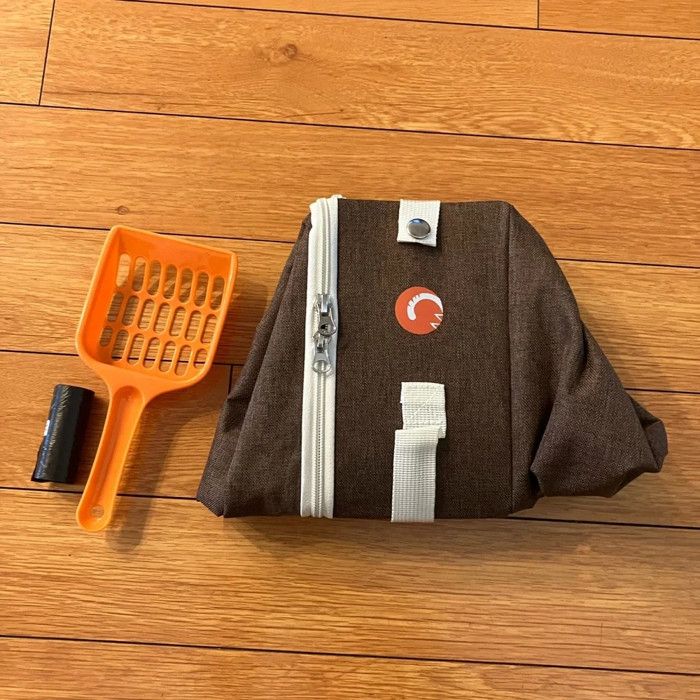 BROWN Portable Travel Litter Box for Cats with Pooper Scooper, Liners. NEW